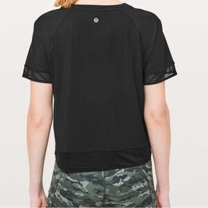 Lululemon Stripe In Stride Short Sleeve Shirt
Black Size 2 NWOT